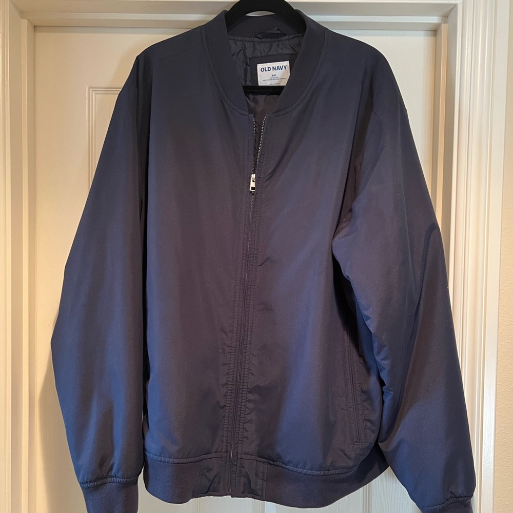 Old Navy bomber style men’s jacket size XXL in excellent condition.